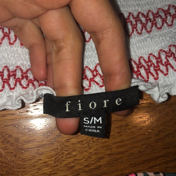 OFF THE SHOULDER TOP!!! CAN FIT SMALl/MEDIUM - Picture 3 of 5